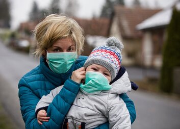 Charita rozdává roušky sociálně potřebným a vyhlašuje sbírku respirátorů