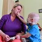 Na vlně pomoci proti bezmoci: Paní Šárka se vrací domů Na vlně pomoci proti bezmoci: Paní Šárka se vrací domů