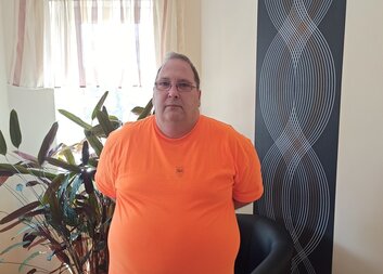 Na vlně pomoci proti bezmoci: Pan Josef může lidem zase ulevovat od bolesti