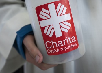 Koledníky už v ulicích nepotkáte, přesto Tříkrálová sbírka stále pokračuje