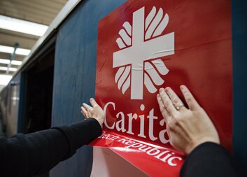 Charita Česká republika spustila nový web pro Ukrajinu