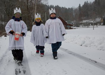 The Three Kings Collection 2022 has begun. The carolers have taken to the streets