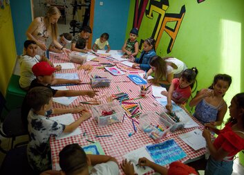 Vláda chce peníze Evropského sociálního fondu utratit za beton