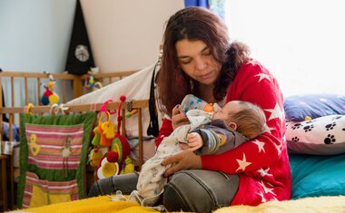 Azyl u nás najdou rodiče v nouzi