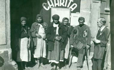 V květnu a červnu 1945 to před sídlem Charity vypadalo takhle