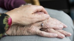 Nový zákon o povodňovém ošetřovném rozšiřuje standardní nárok na ošetřovné