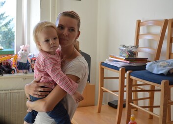 Průzkum Charity: Každý osmý Čech má strach, že se do roka bude muset stěhovat