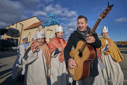 Tříkrálová sbírka pokračuje: Koledníci rozdávají radost a Tříkrálový koncert slibuje bohatý program