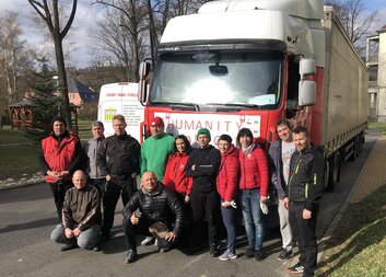 Cesta na Ukrajinu: Při předávání materiální pomoci nás přepadlo několik raketových poplachů