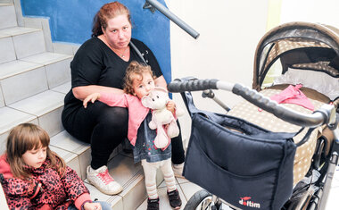 Pomáháme maminkám v nepříznivé situaci