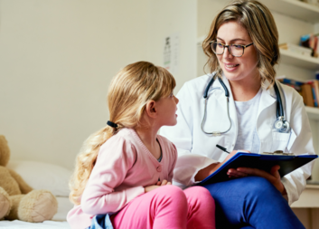 Děti cizinců s dlouhodobým pobytem jsou konečně o krok blíž ke spravedlivé zdravotní péči