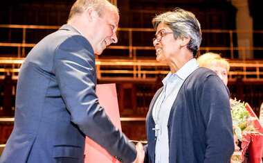 Thressiama Mathew (sestra Jaya)