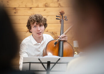 „Propojování generací má, nejen v hudbě, obrovský smysl,“ říká violoncellový talent Petr Hamerský 