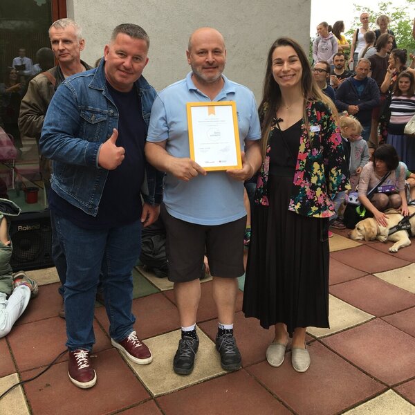 Ředitel Školy sv. Augustina a V. Šneberger a L. Kocíková z Charity ČR