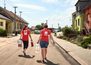 Pomoc, která jde do hloubky: Humanitární práce zblízka