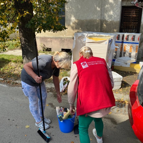 Rozvážejí čerpadla, elektrocentrály a další pomoc od Diecézní charity ostravsko-opavské