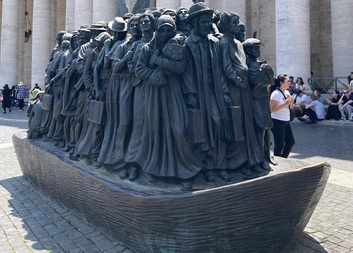 Poselství jeho svatosti papeže Františka ke 110. světovému dni migrantů a uprchlíků