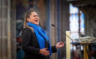 Leona Gyöngyösi, gospelová zpěvačka