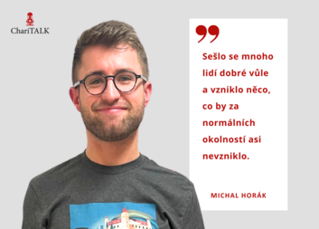 Michal Horák v podcastu ChariTALK: Písničkář, který zaujme humorem i hudbou