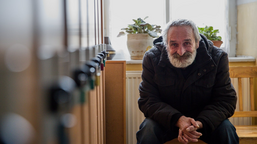 Lidé nemusejí na ulici mrznout. Jak pomoci lidem bez domova?