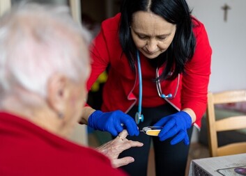 Charita Česká republika společně s Platformou 10 upozorňuje na nerovné podmínky v sociálních službách
