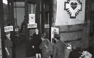 Nádražní stanice Charity, příchod navrátilců, Praha květen 1945