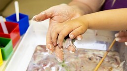 Rodiče dětí se specifickými potřebami na to nejsou sami. S náročnou péčí jim pomáhá Středisko Na Sioně