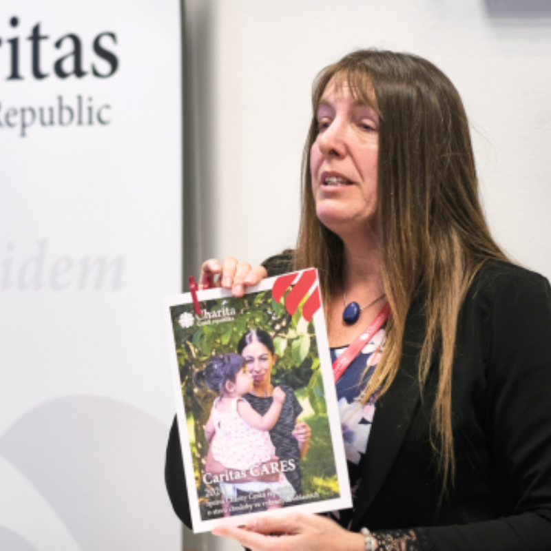 Zpráva Caritas CARES