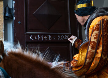 Tříkrálová sbírka na prahu rekordu: přes 194 milionů korun a sčítání ještě běží. Děkujeme!