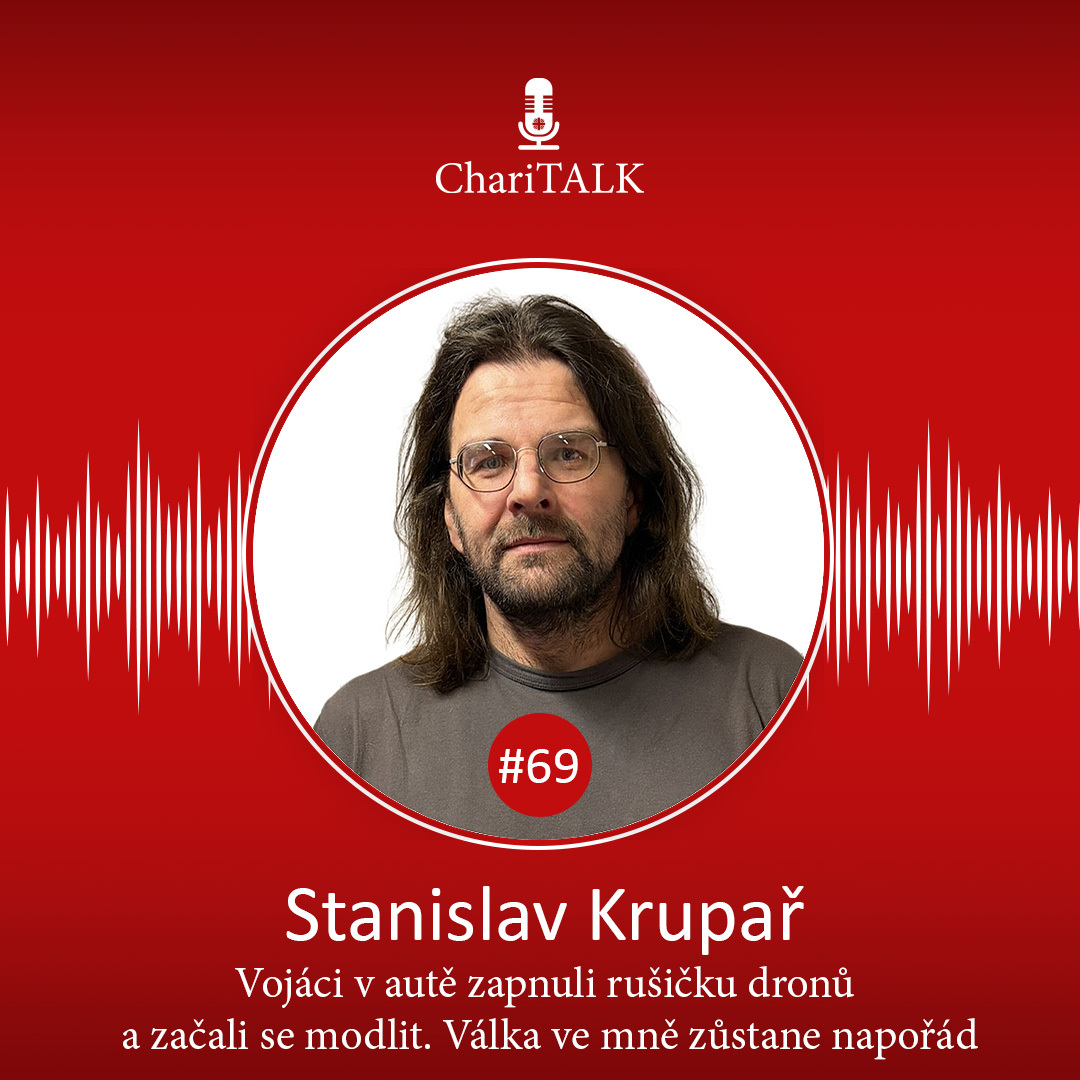 Vojáci v autě zapnuli rušičku dronů a začali se modlit. Válka ve mně zůstane napořád