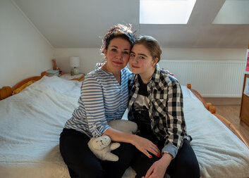 „Syn bojuje na frontě, ale jako maminka bych ho chtěla ochránit.“ Příběh Oleny, která našla v Čechách nový život