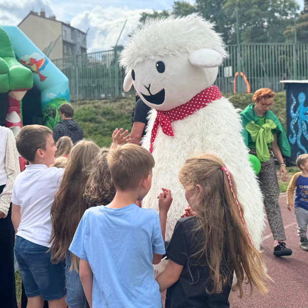 Maskot Daránka s dětmi Maskot Daránka s dětmi